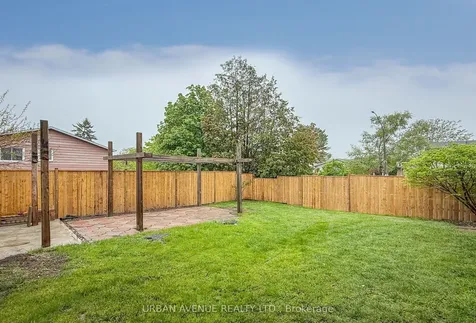 329 Cooper Court Oshawa ON L1J 6V4