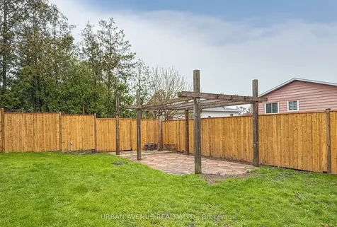 329 Cooper Court Oshawa ON L1J 6V4