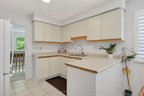 9 Farncomb Crescent Clarington ON L1C 4L5