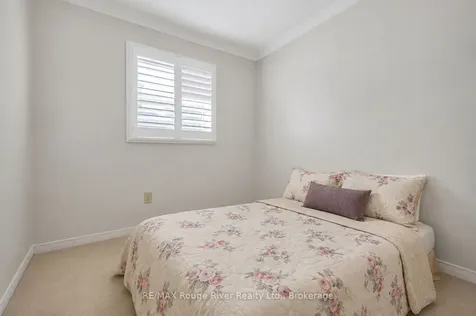 9 Farncomb Crescent Clarington ON L1C 4L5