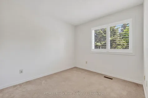 9 Farncomb Crescent Clarington ON L1C 4L5