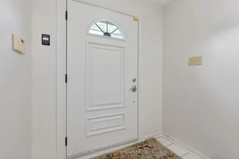 9 Farncomb Crescent Clarington ON L1C 4L5