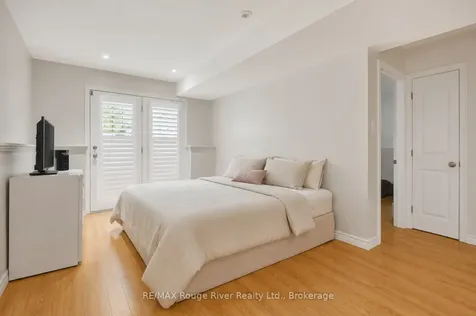 9 Farncomb Crescent Clarington ON L1C 4L5