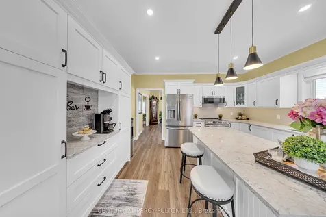 6 Niagara Trail Clarington ON L1B 1A2