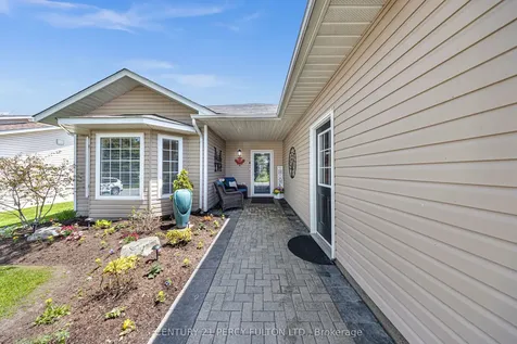 6 Niagara Trail Clarington ON L1B 1A2