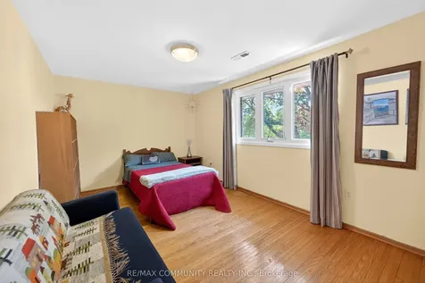 588 Huntingwood Drive Toronto ON M1W 1G8