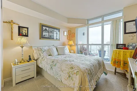 340 Watson Street W Whitby ON L1N 9G1
