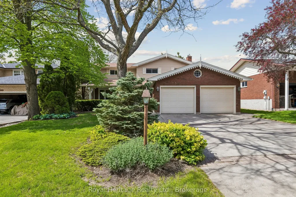 232 Beatrice Street W Oshawa ON L1G 7M9
