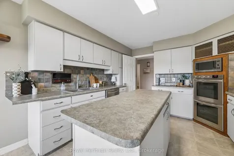 232 Beatrice Street W Oshawa ON L1G 7M9