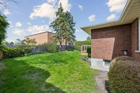 232 Beatrice Street W Oshawa ON L1G 7M9