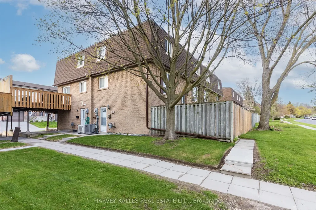 321 Blackthorn Street Oshawa ON L1K 1L3