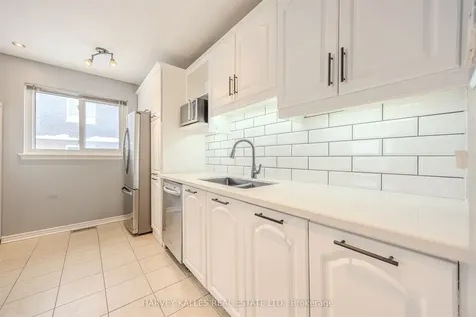 321 Blackthorn Street Oshawa ON L1K 1L3