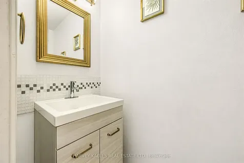 321 Blackthorn Street Oshawa ON L1K 1L3