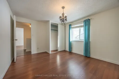 321 Blackthorn Street Oshawa ON L1K 1L3