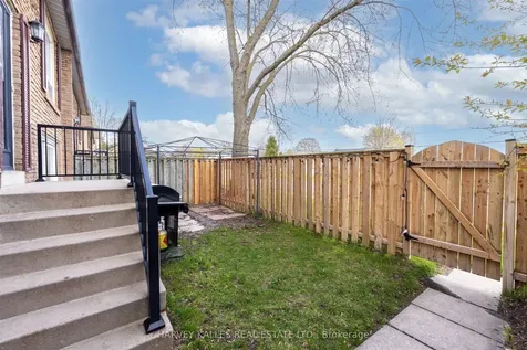 321 Blackthorn Street Oshawa ON L1K 1L3
