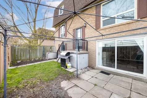 321 Blackthorn Street Oshawa ON L1K 1L3