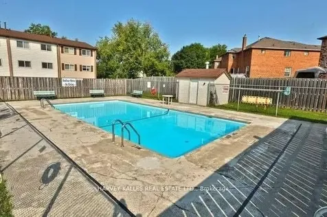321 Blackthorn Street Oshawa ON L1K 1L3
