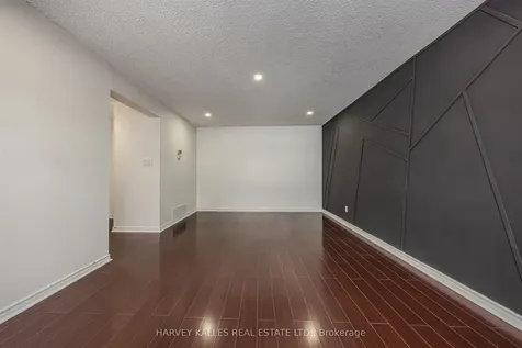 321 Blackthorn Street Oshawa ON L1K 1L3