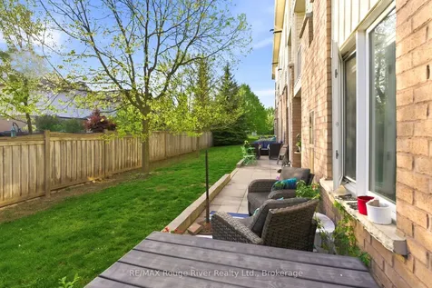8 Petra Way Whitby ON L1R 0A6