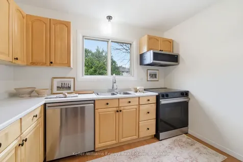441 Maplewood Drive Oshawa ON L1G 5R7