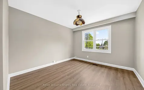249 Thomas Street Oshawa ON L1J 1M3