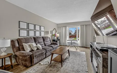 153 Barkley Crescent Oshawa ON L1J 2E5