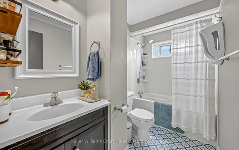 153 Barkley Crescent Oshawa ON L1J 2E5