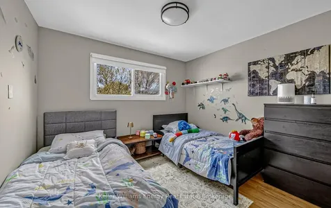 153 Barkley Crescent Oshawa ON L1J 2E5
