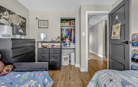 153 Barkley Crescent Oshawa ON L1J 2E5