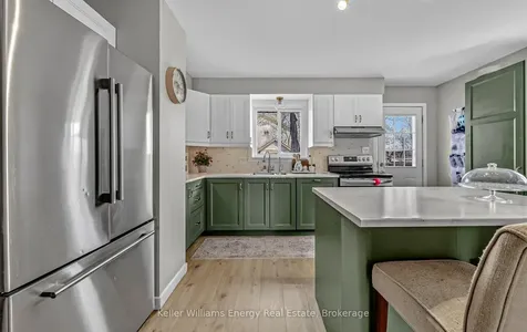 153 Barkley Crescent Oshawa ON L1J 2E5