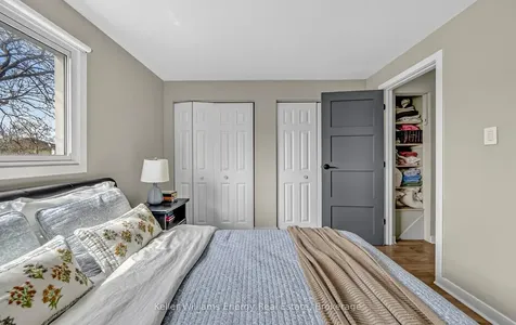 153 Barkley Crescent Oshawa ON L1J 2E5