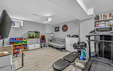 153 Barkley Crescent Oshawa ON L1J 2E5