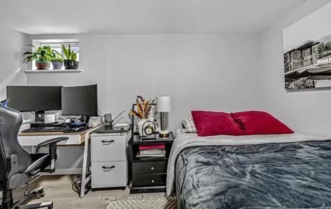 153 Barkley Crescent Oshawa ON L1J 2E5