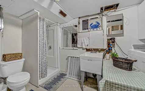 153 Barkley Crescent Oshawa ON L1J 2E5
