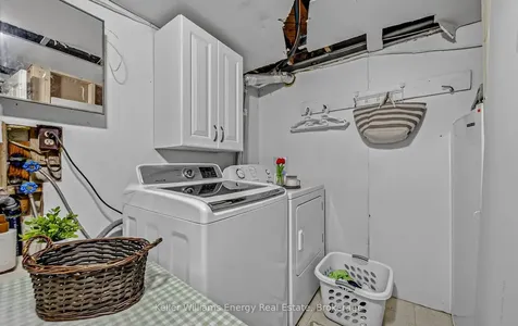 153 Barkley Crescent Oshawa ON L1J 2E5