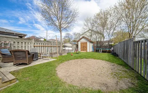 153 Barkley Crescent Oshawa ON L1J 2E5