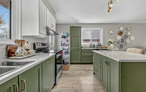 153 Barkley Crescent Oshawa ON L1J 2E5