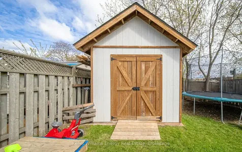 153 Barkley Crescent Oshawa ON L1J 2E5