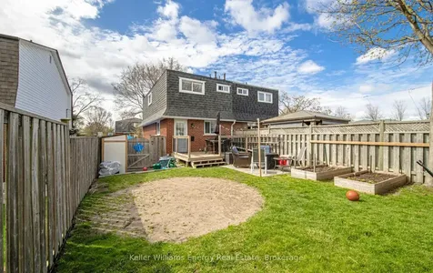 153 Barkley Crescent Oshawa ON L1J 2E5