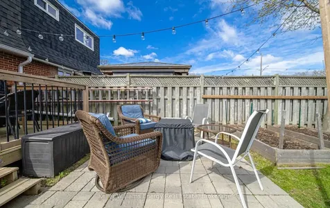 153 Barkley Crescent Oshawa ON L1J 2E5