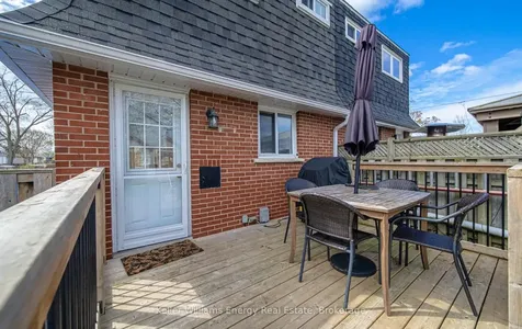 153 Barkley Crescent Oshawa ON L1J 2E5