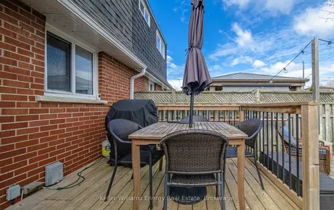 153 Barkley Crescent Oshawa ON L1J 2E5