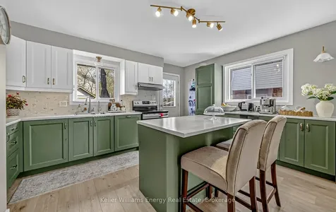 153 Barkley Crescent Oshawa ON L1J 2E5