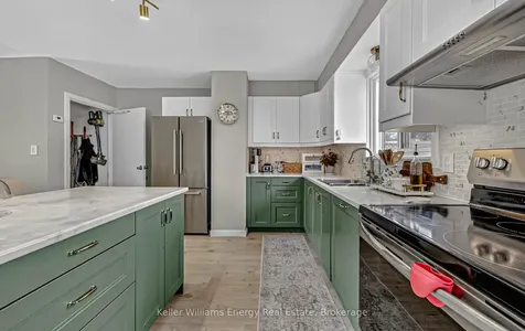 153 Barkley Crescent Oshawa ON L1J 2E5