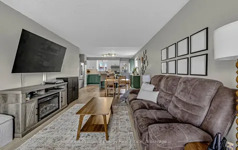 153 Barkley Crescent Oshawa ON L1J 2E5