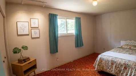 127 Keewatin Street S Oshawa ON L1H 6Z2