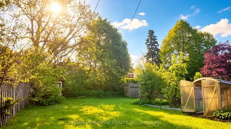 127 Keewatin Street S Oshawa ON L1H 6Z2
