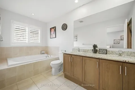 56 Rimrock Crescent Whitby ON L1N 0E5
