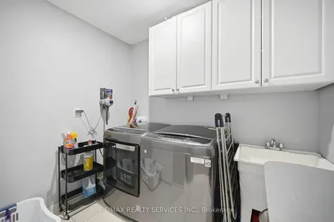 56 Rimrock Crescent Whitby ON L1N 0E5
