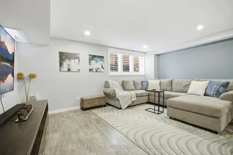 56 Rimrock Crescent Whitby ON L1N 0E5